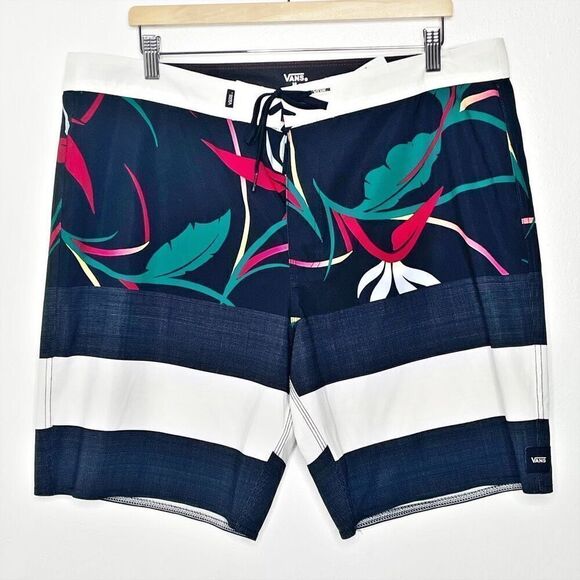 Vans Board Shorts - Picture 1 of 10